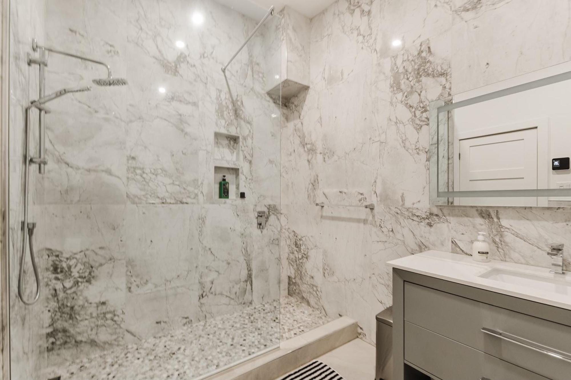 Elegant 3 Bedroom Apartment In Old Port - 302 มอนทรีอัล ภายนอก รูปภาพ